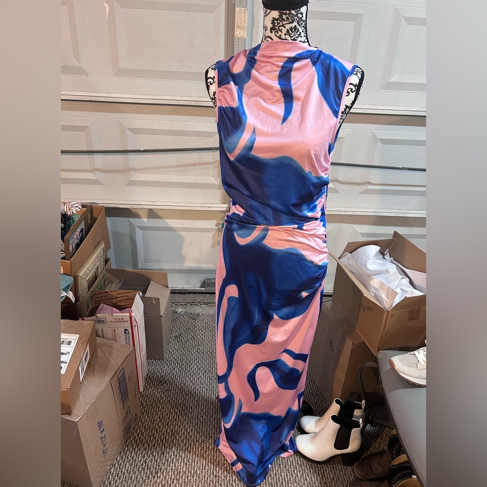 NWT dress Medium - long -does stretch -